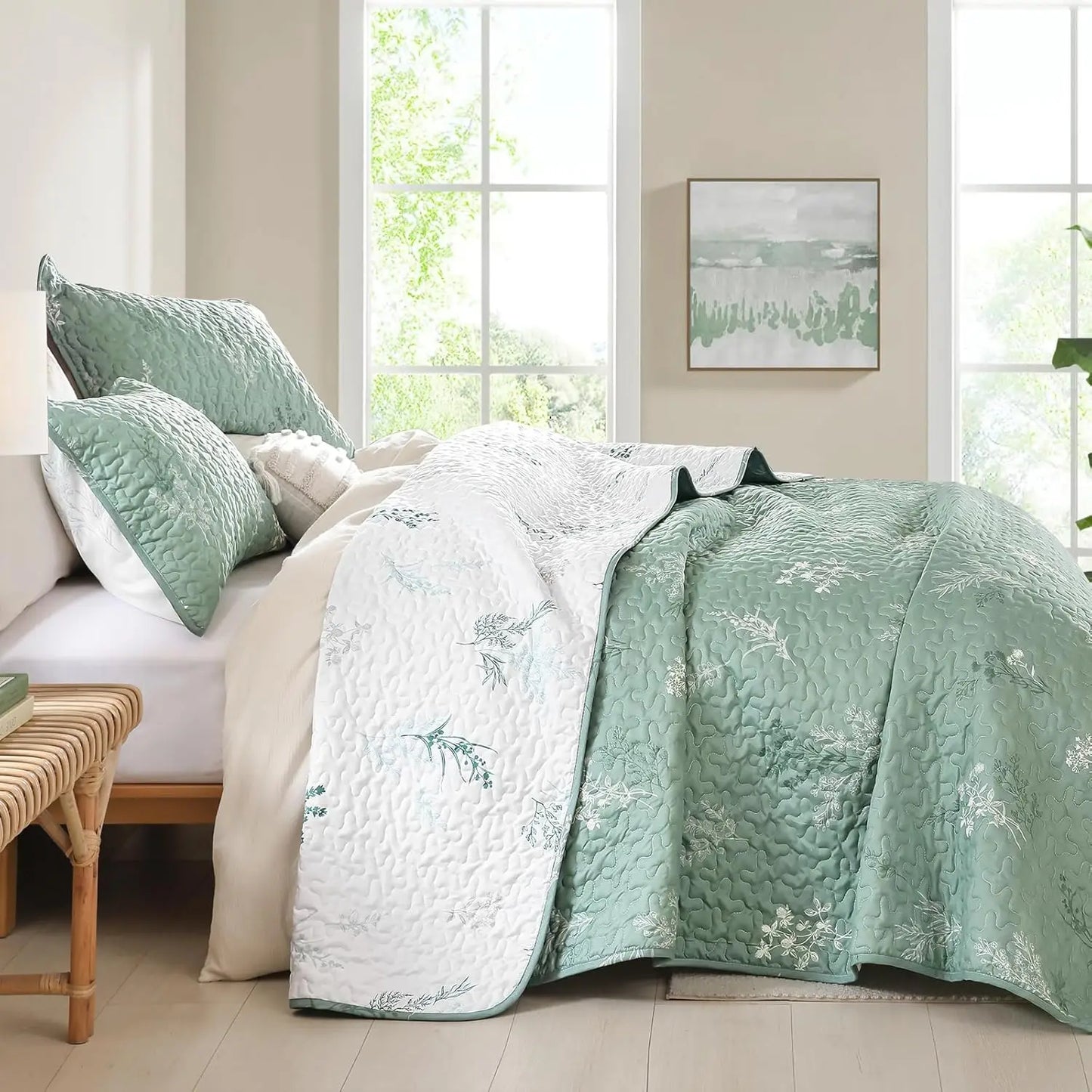 Reversible Sage Green Floral Quilt Queen Size Set with Pillow Cases, Lightweight Microfiber Bedding