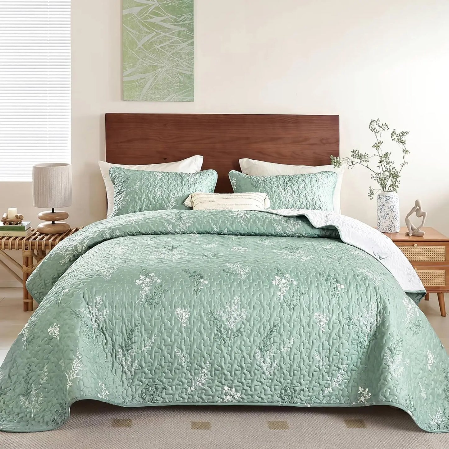 Reversible Sage Green Floral Quilt Queen Size Set with Pillow Cases, Lightweight Microfiber Bedding