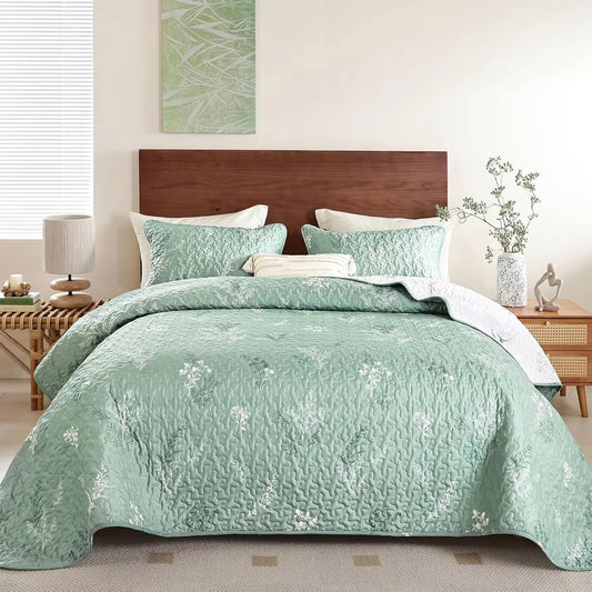 Reversible Sage Green Floral Quilt Queen Size Set with Pillow Cases, Lightweight Microfiber Bedding